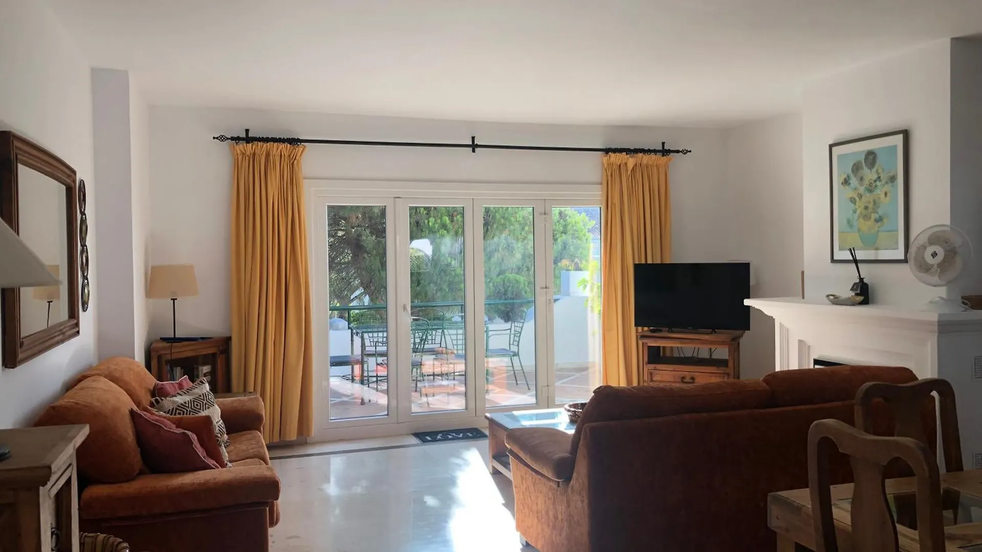 1404: 2 Bed Penthouse Apt In El Presidente Estepona 0*,  España