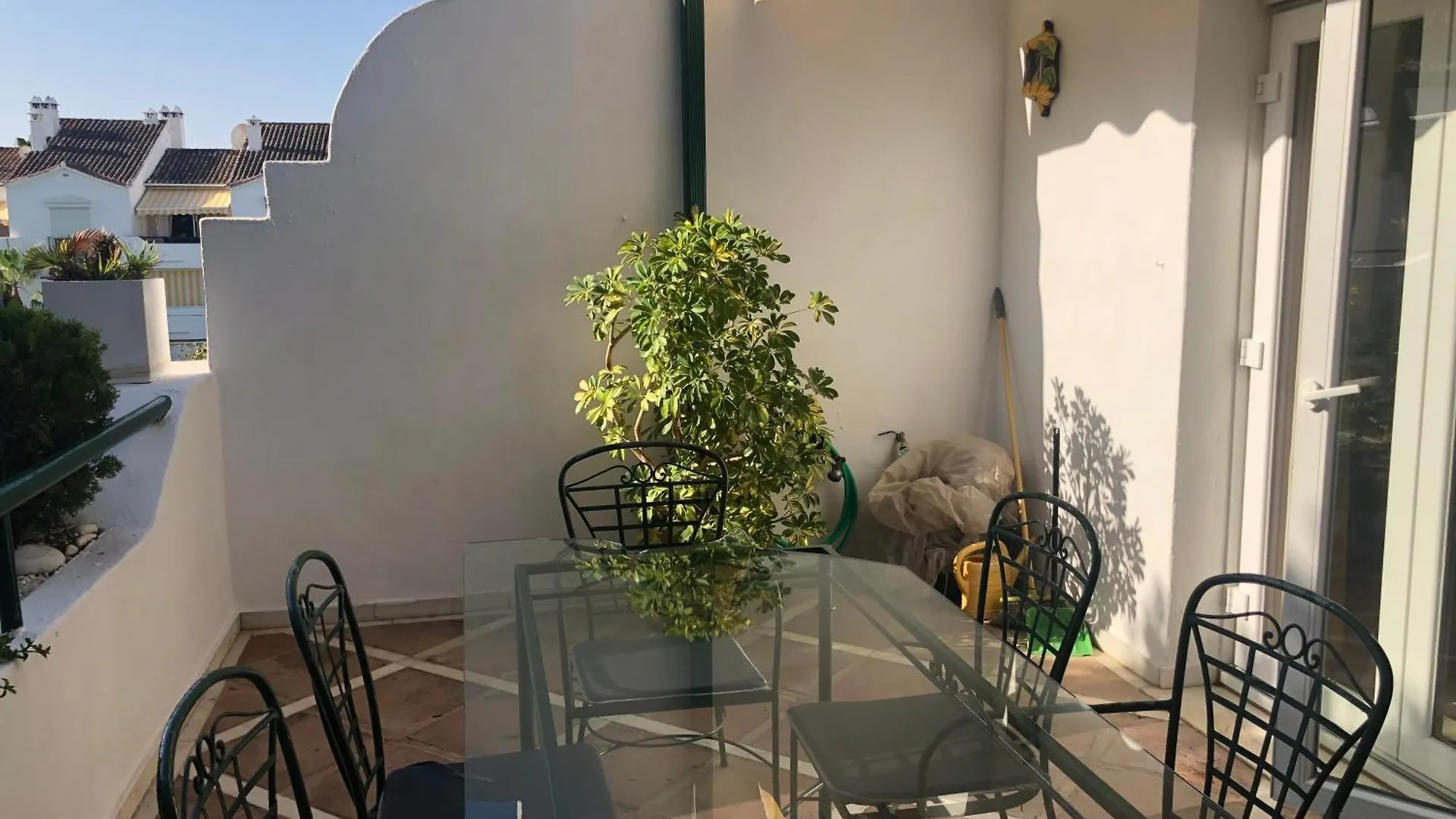 1404: 2 Bed Penthouse Apt In El Presidente Estepona Apartamento